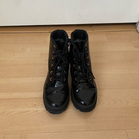 Warm Lined Boots - Picture 2 of 8